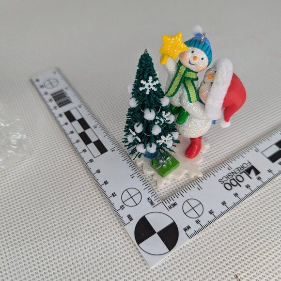 Hallmark 2008 "Trimming the Tree" Making Memories Snowman Christmas Ornament - Picture 12 of 14